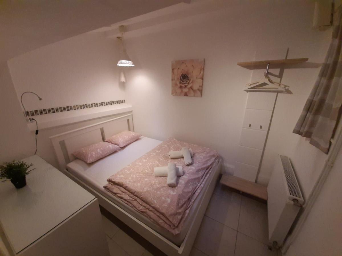 Ban Jelacic Apartment Zagabria Esterno foto