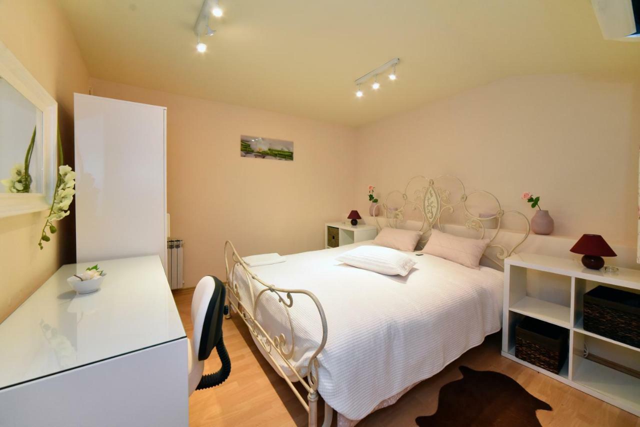 Ban Jelacic Apartment Zagabria Esterno foto